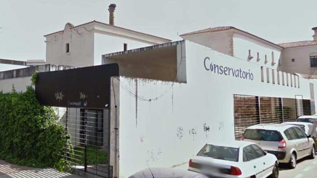 Fachada del Conservatorio Oficial de Música de Almendralejo.