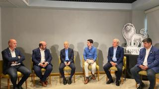 Los alcaldes y representantes de las denominaciones de origen, con el director de EL ESPAÑOL DE ARAGÓN.