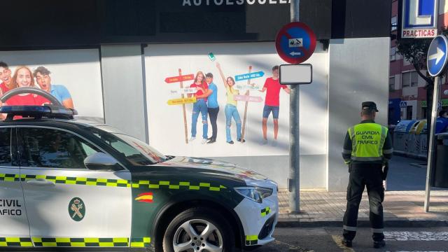 Agentes de tráfico de la Guardia Civil