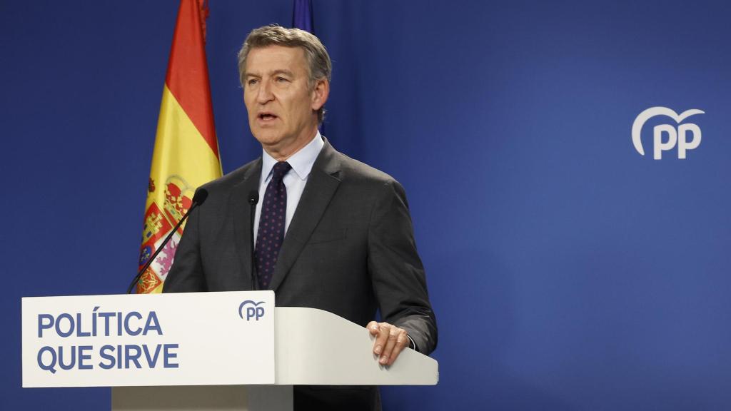 El líder del PP, Alberto Núñez Feijóo durante una rueda de prensa celebrada este jueves en la sede del partido de la calle Génova en Madrid.