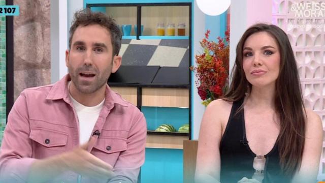 Aitor Albizua e Inés Hernand en 'La familia de la tele'.