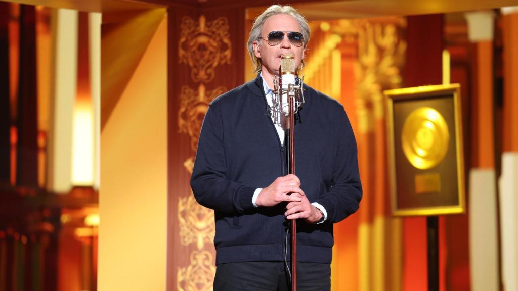 Bertín Osborne imitando a Andrea Bocelli en la octava gala de 'Tu cara me suena'.