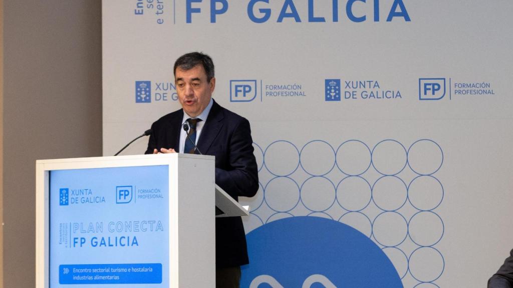 El Concelleiro de Educación, Román Rodríguez