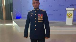 Zaur Aleksandrovich Gurtsiev, el 'carnicero' de Mariúpol, durante una ceremonia.