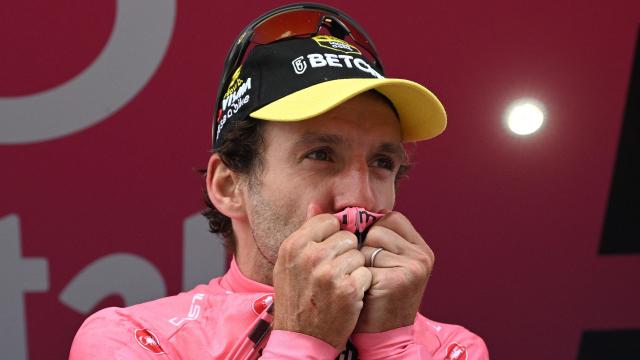 El británico Simon Yates, nuevo portador de la 'maglia rosa'.