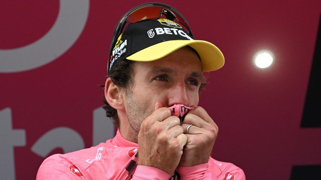 El británico Simon Yates, nuevo portador de la 'maglia rosa'.