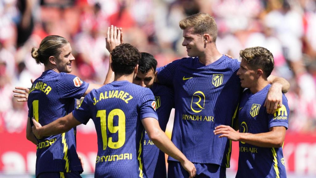 Los jugadores del Atlético de Madrid celebran el gol de Sorloth ante el Girona.