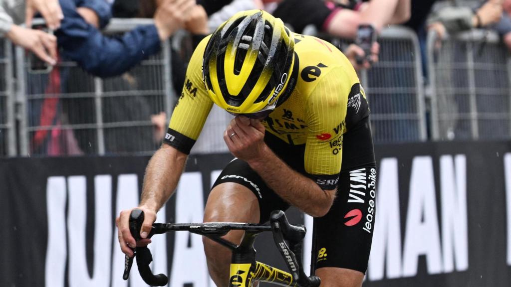 Simon Yates, a su llegada a meta.