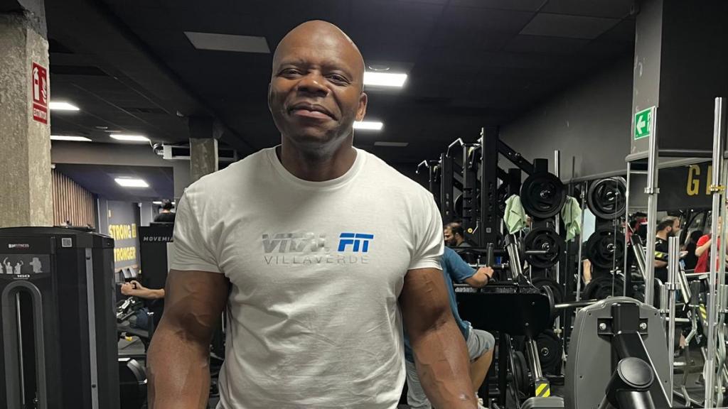 Zola Da Costa, monitor de gimnasio.