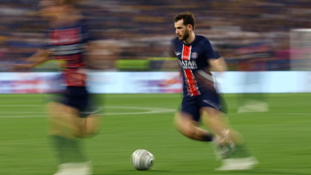 Kvaratskhelia, muy activo en la segunda parte.