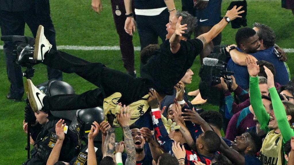 Los jugadores del PSG se quedan con Luis Enrique.
