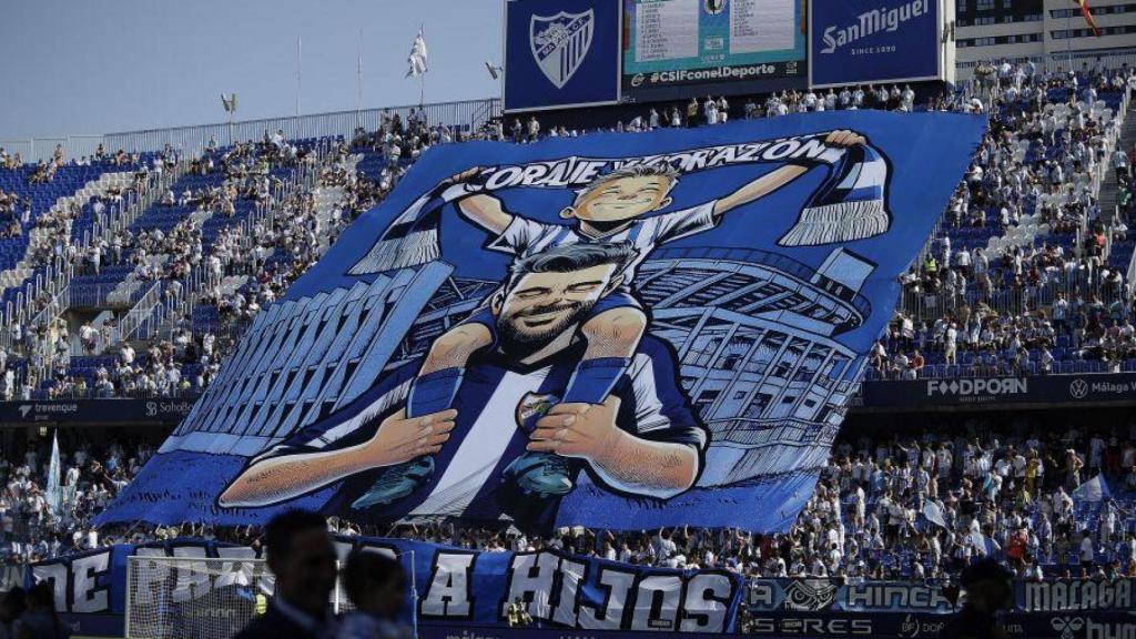 Tifo en el fondo de La Rosaleda en la última jornada de Liga.