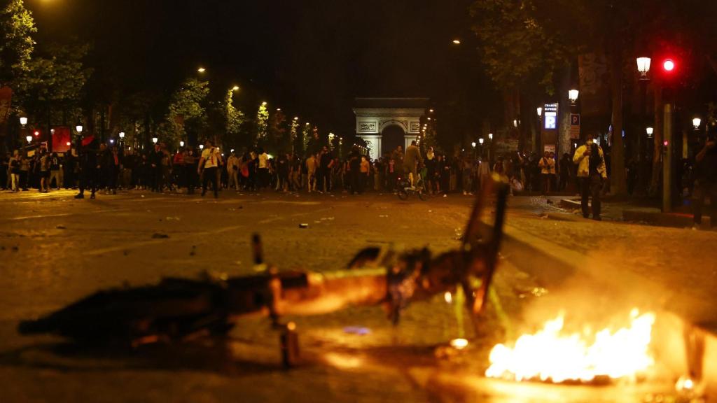 Incidentes en los alrededores de los Campos Elíseos.
