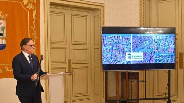 El alcalde de Salamanca, Carlos García Carbayo, presenta nuevos proyectos de renovación de redes de abastecimiento de agua