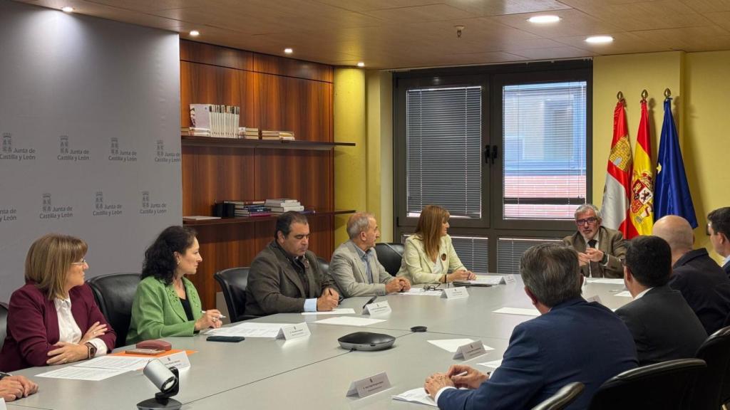 Imagen de la Comisión Mixta de Transferencias en una reunión
