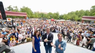 Alberto Núñez Feijóo, José Luís Martínez-Almeida e Isabel Díaz Ayuso en el acto del PP