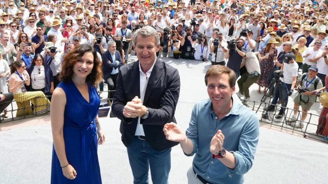Alberto Núñez Feijóo, José Luís Martínez-Almeida e Isabel Díaz Ayuso en el acto del PP