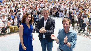 Alberto Núñez Feijóo, José Luís Martínez-Almeida e Isabel Díaz Ayuso en el acto del PP