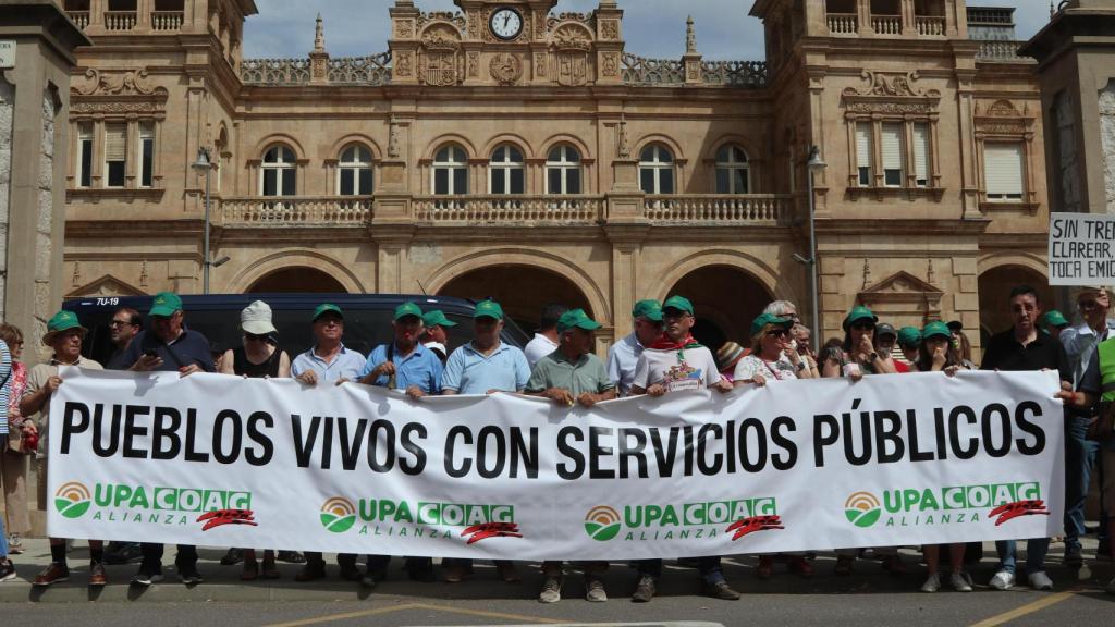 Manifestación en Zamora contra la supresión de AVE