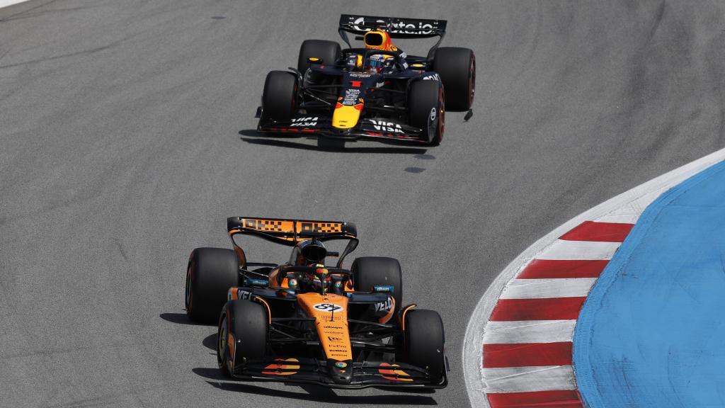 Piastri y Verstappen pugnan por el primer puesto.