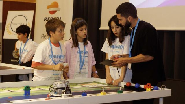 Repsol patrocina la WRO Galicia 2025, que reúne en A Coruña a jóvenes talentos de la robótica