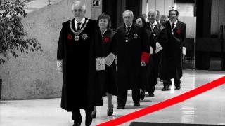 El presidente del TC, Cándido Conde-Pumpido, y los magistrados se dirigen al salón de actos el pasado 6 de septiembre, para la toma de posesión de José María Macías.