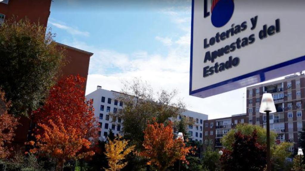 Cartel de la Administración de Loterías nº 19 de Móstoles, La Fuente de los Peces, donde ha tocado el Gordo.