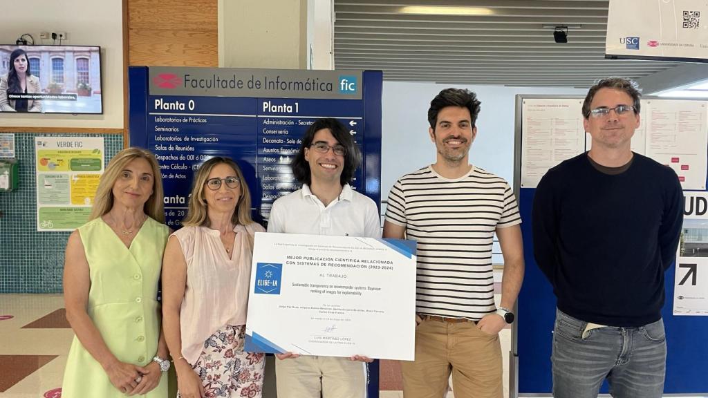 Las autoras y autores del artículo premiado del Citic de A Coruña.