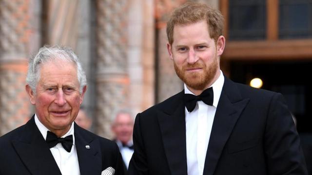 El rey Carlos y el príncipe Harry en una imagen de archivo.