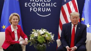 Ursula von der Leyen y Donald Trump, durante su única reunión presencial, en el foro de Davos en enero de 2020