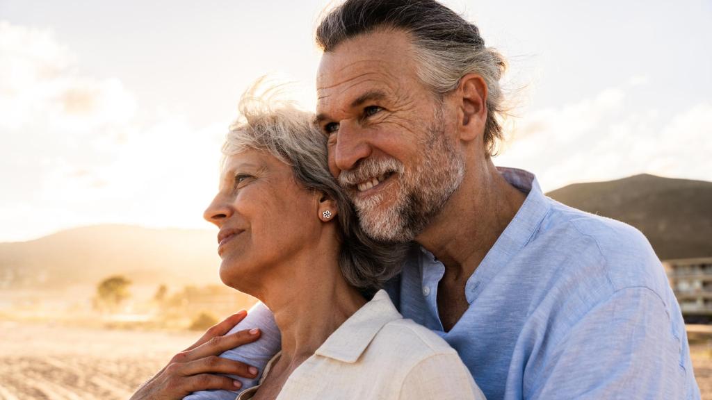 Imagen de una pareja sonriendo.