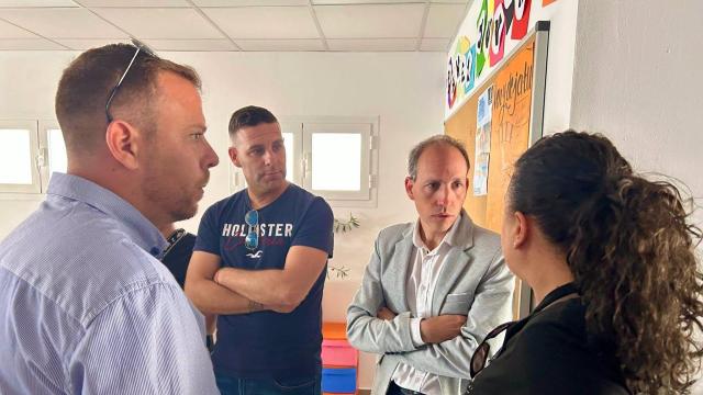 El vicepresidente de la Diputación de Toledo, Daniel Arias, en un centro de información juvenil.
