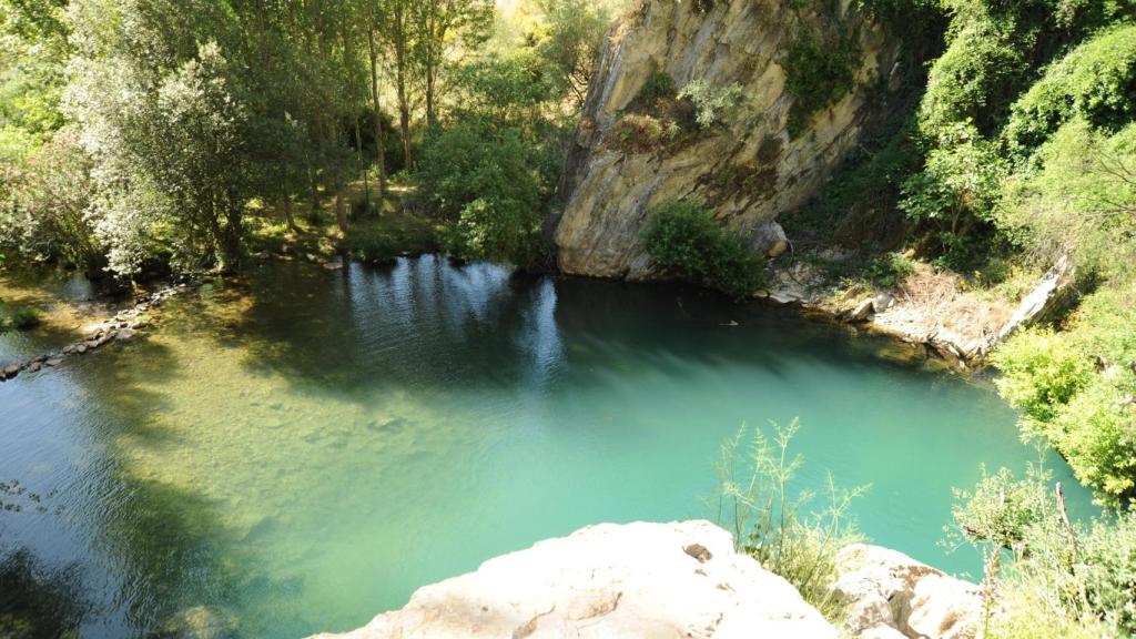 Piscina natural de la Cueva del Gato.