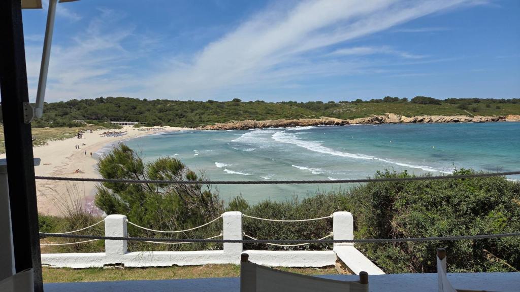 Playa cercana al establecimiento hotelero donde se celebra el programa de aceleración Decelera Menorca.