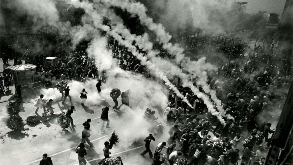 Represión policial tras el funeral en conmemoración de los trabajadores muertos en Vitoria, 3 de marzo de 1977. Foto: Germán Gallego