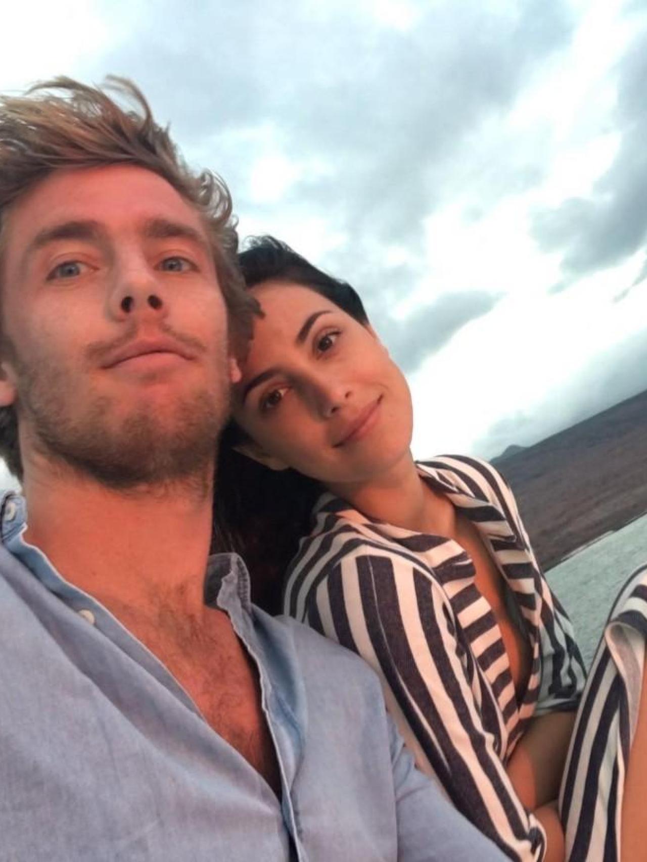 El matrimonio posando en una fotografía colgada en su Instagram.