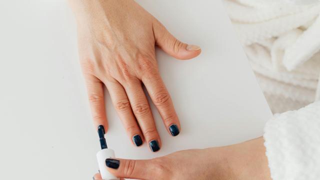 La UE cambia su regulación sobre los esmaltes de uñas permitidos.