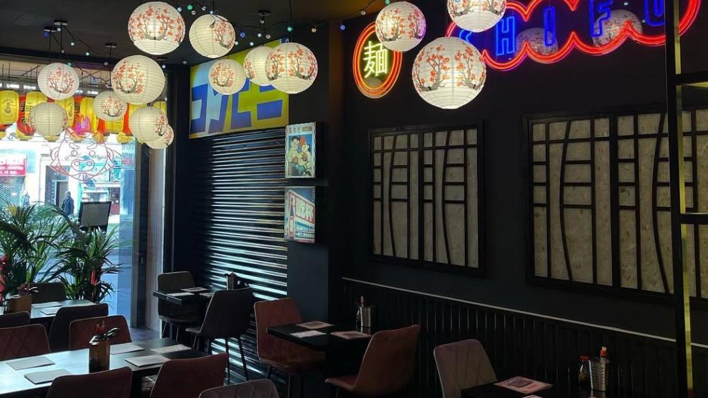 Interior de Ramen Shifu en Zaragoza.