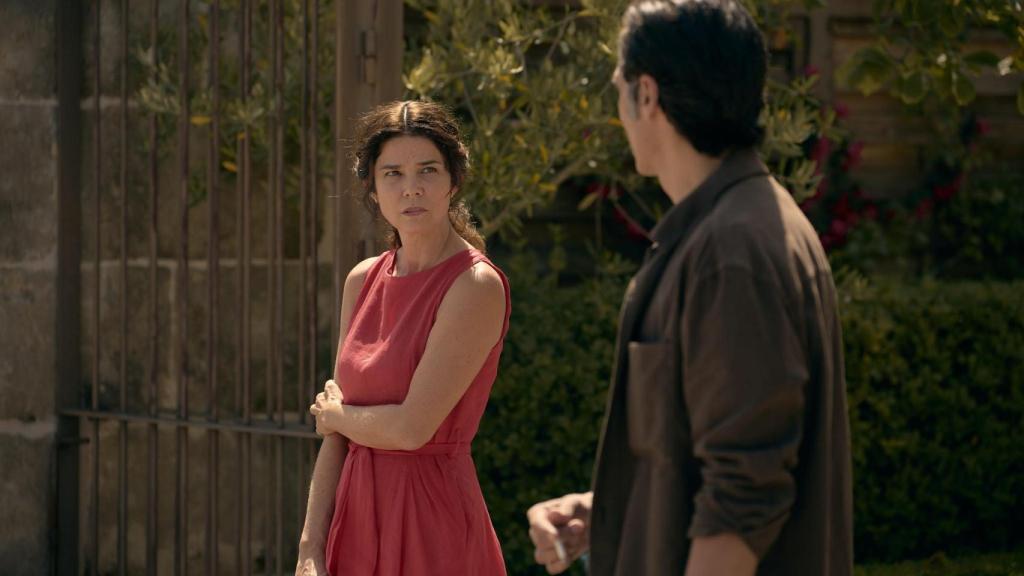 Juana Acosta y Raúl Prieto en una escena de la serie 'Matices'.