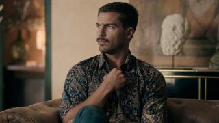 Maxi Iglesias en una escena de la serie 'Matices'.