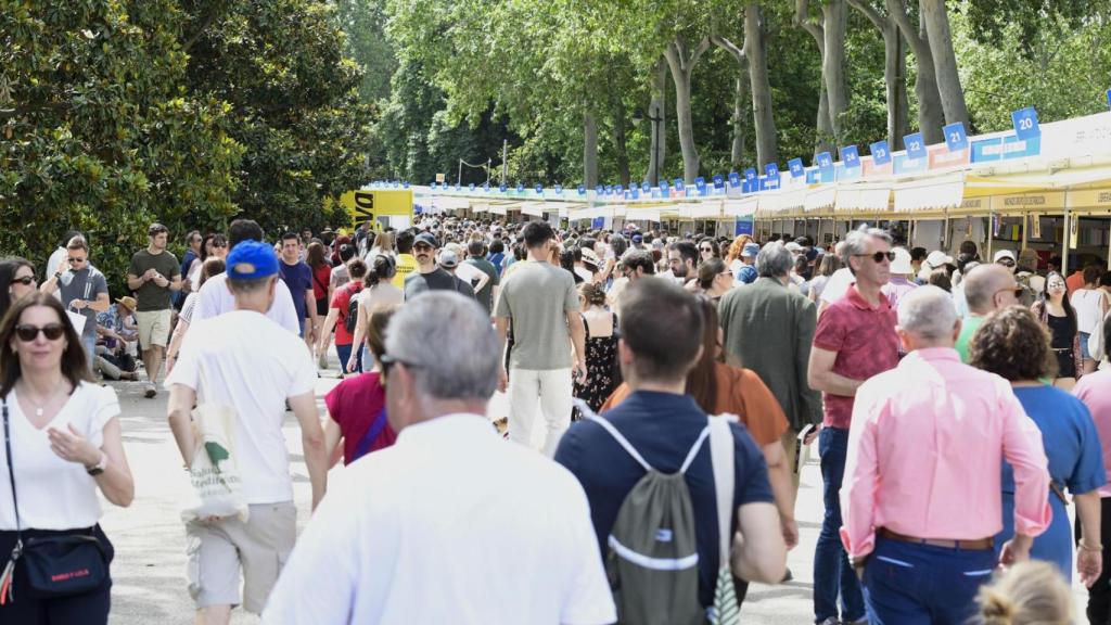 Así se veía este domingo la Feria del Libro de Madrid. Foto: EFE / Víctor Lerena