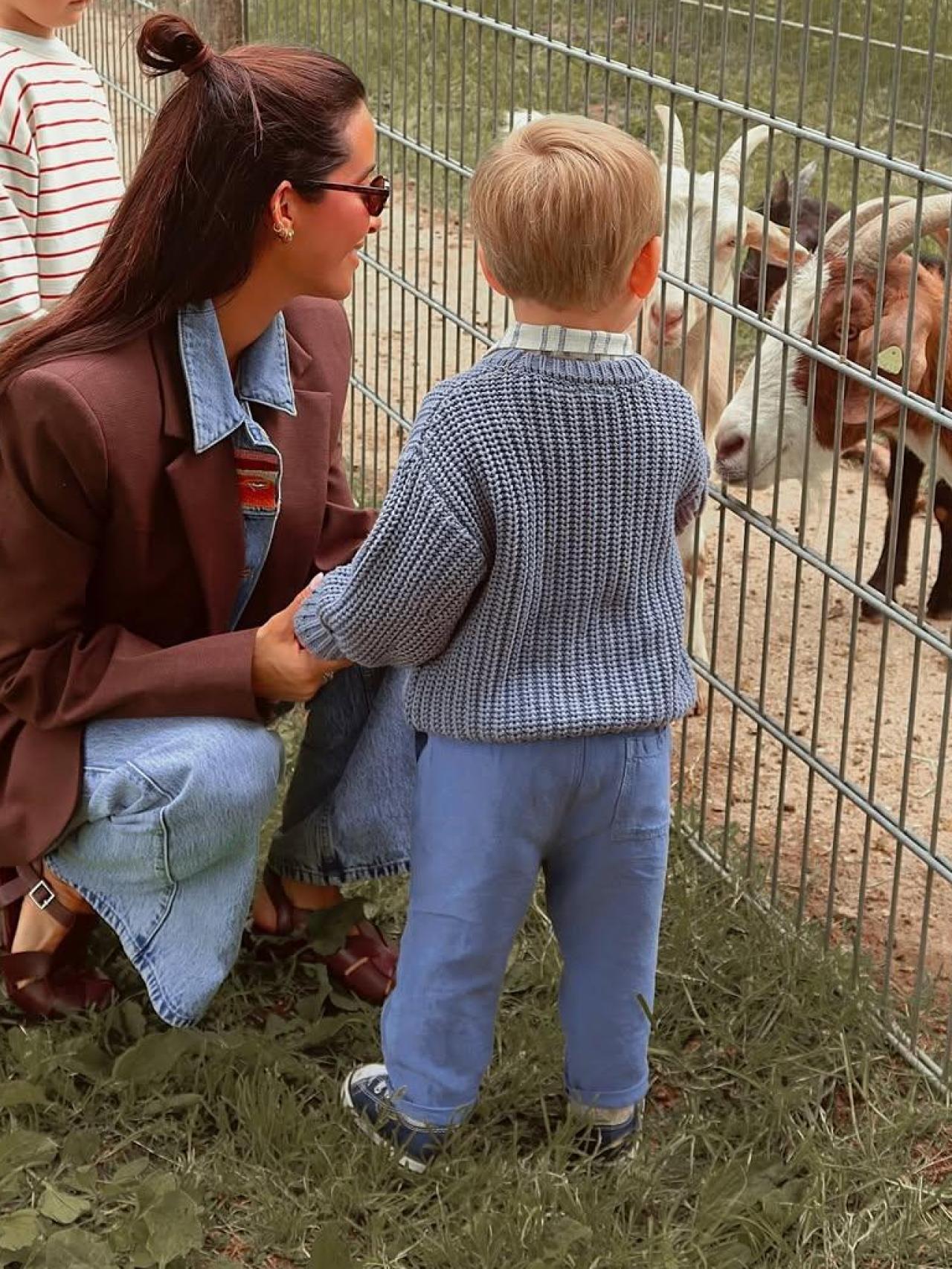 María Fernández-Rubíes luciendo unas cangrejeras de Sophie and Lucie.