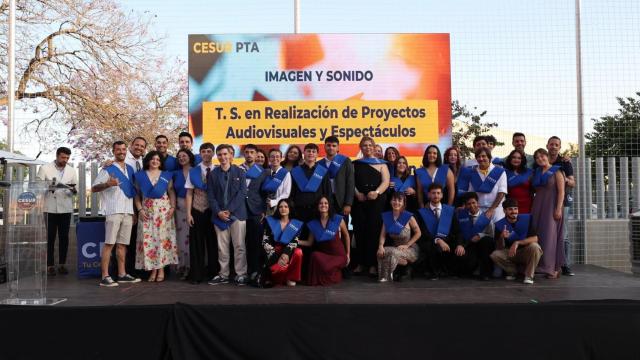 Alumnado de Cesur en su graduación en Málaga.