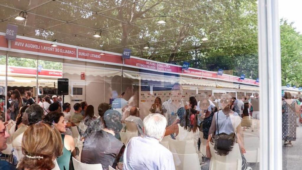 Presentación de 'Ciclo Iberoamérica, un libro abierto' durante la Feria del Libro en Madrid.