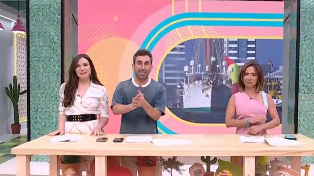 Inés Hernand, Aitor Albizua y María Patiño en ‘La familia de la tele’.