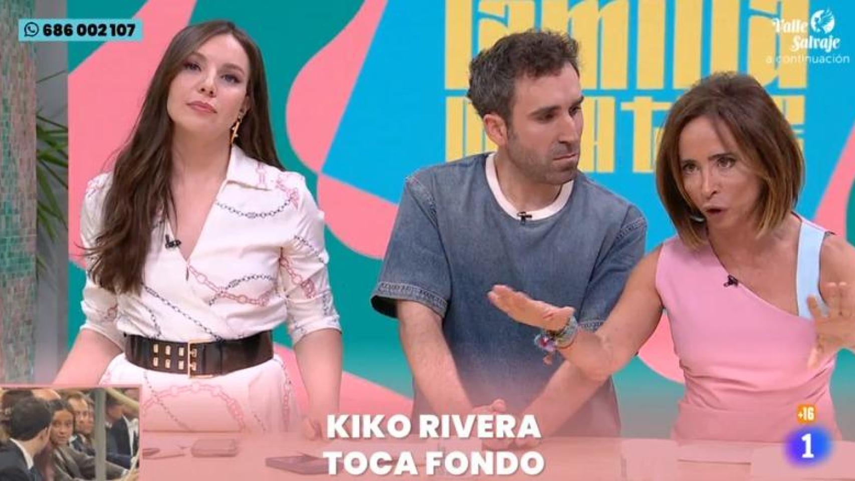 Inés Hernand, Aitor Albizua y María Patiño en 'La familia de la tele'.