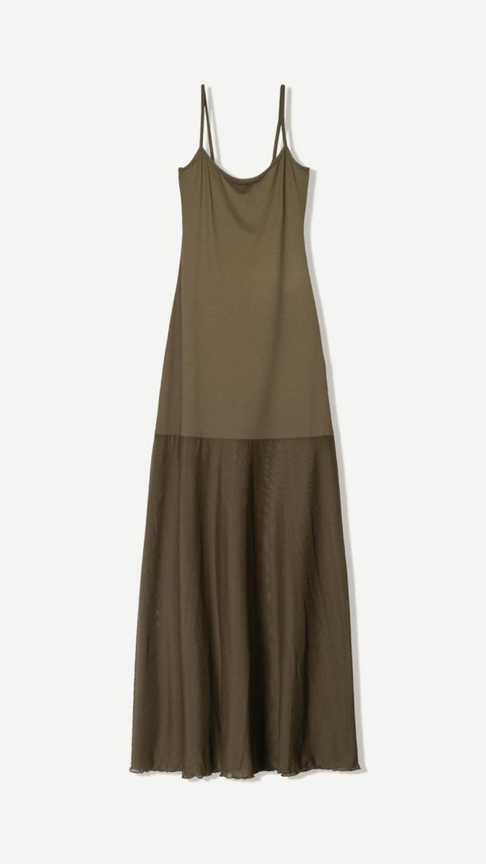 Vestido Maxi Tirantes de Bershka.