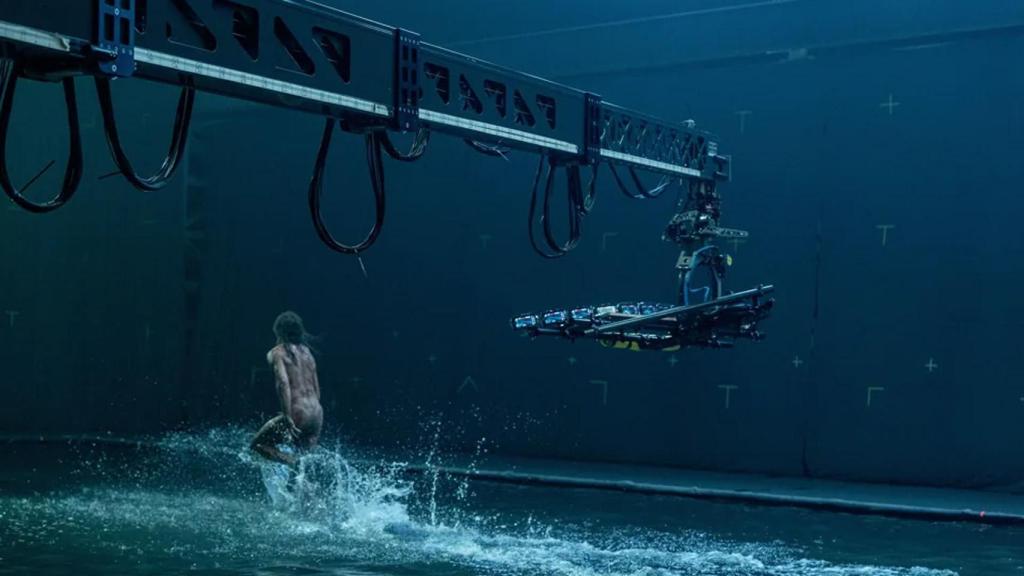 iPhones subidos a una grúa.