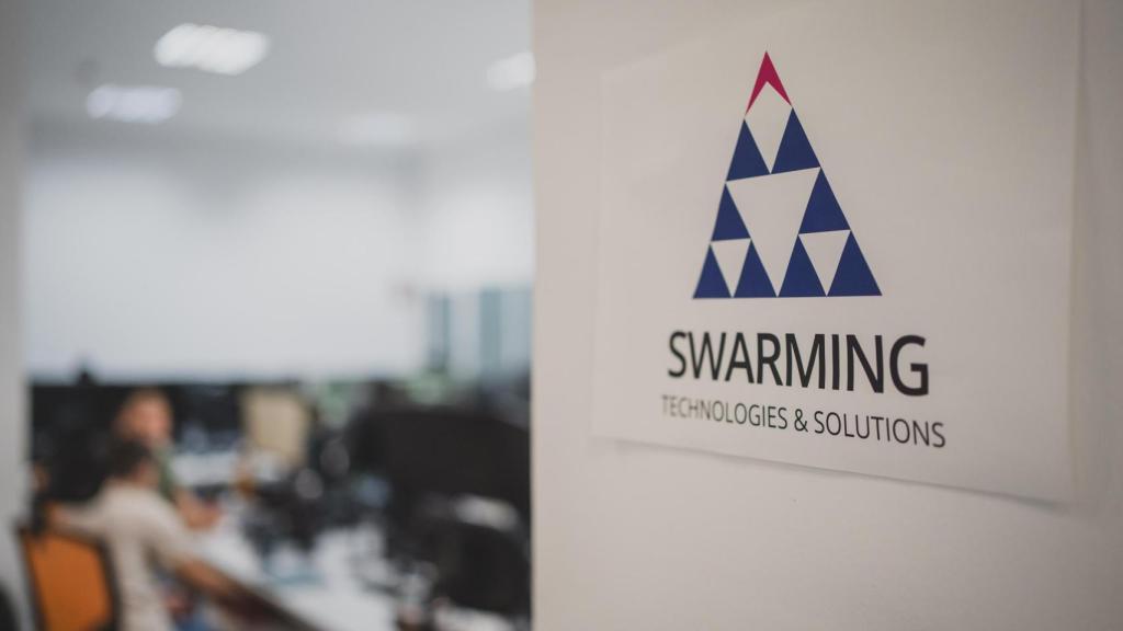 Logo de Swarming Technologies and Solutions, filial del Grupo Zelenza situada en Getafe.