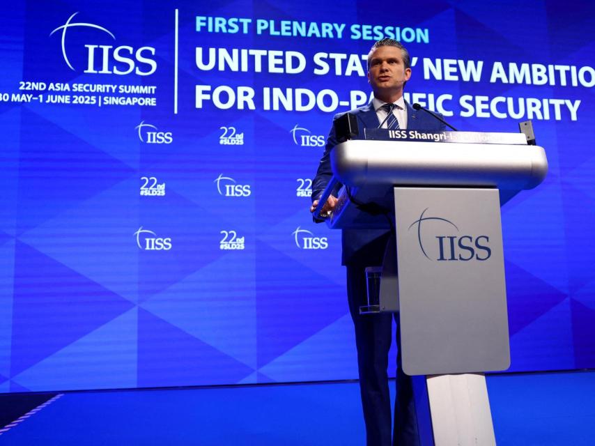 El secretario de Defensa de EE UU, Pete Hegseth, habla en la cumbre de seguridad del Diálogo de Shangri-La del IISS en Singapur, el 31 de mayo de 2025.